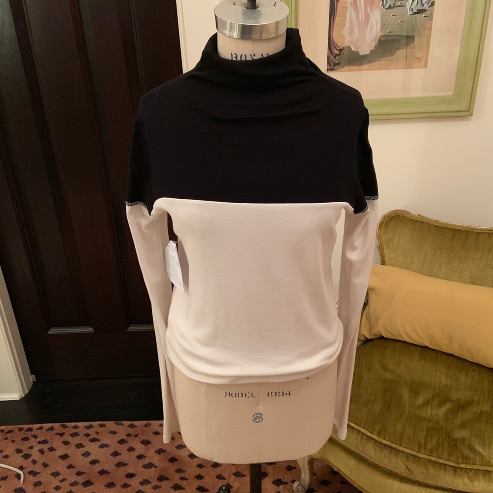 Two toned cotton turtleneck